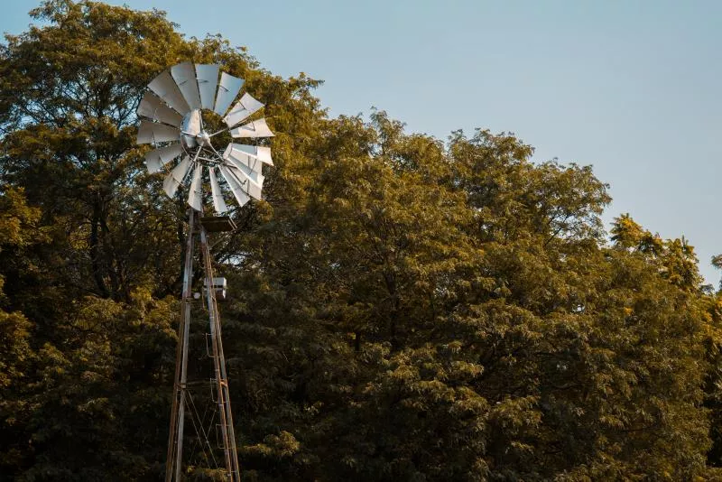 windmill-on-farm_4460x4460
